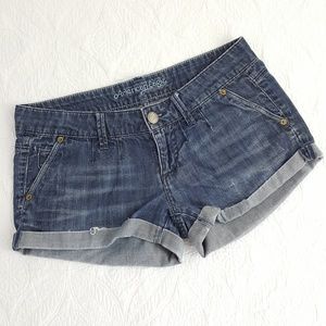 American Eagle Low Rise Cuffed Denim Shorts Size 4